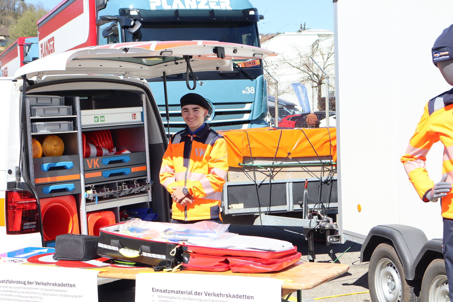 Einsatzmaterial der Verkehrskadetten